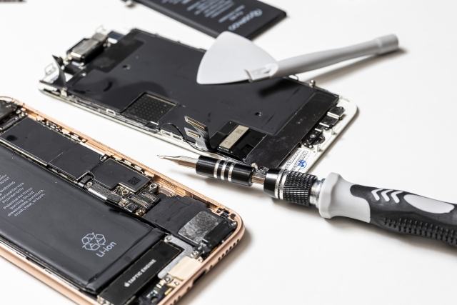 スマホのバッテリーは自分で交換できる？