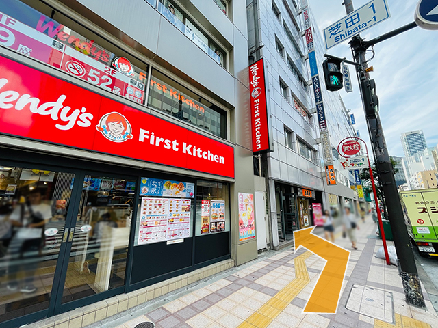 ウェンディーズ・ファーストキッチンの奥、吉野家が入っているビルの7階が当店です。
※日曜・祝日は、ビルのオートロックがかかっていますので、1階のインターホンで「701 呼出」を押してください。